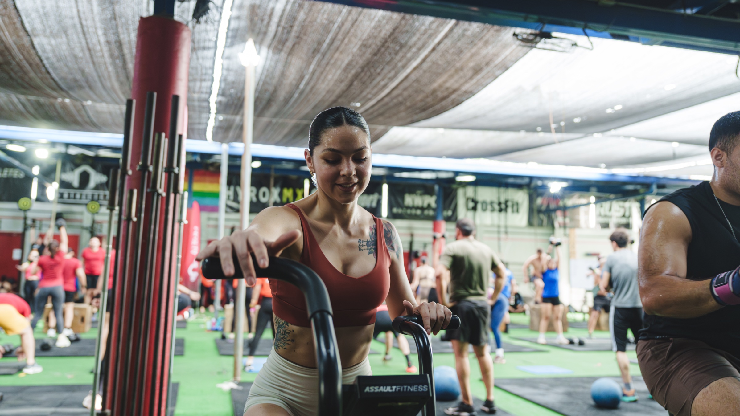 Entrenamiento en bicicleta de aire en Altum Fitness Club
